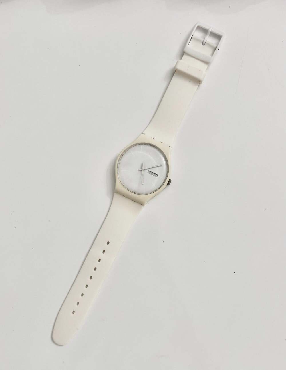 2010 Unisex Swatch Originals White Rebel SUOW701 Swiss Made Day/Date 40mm Watch